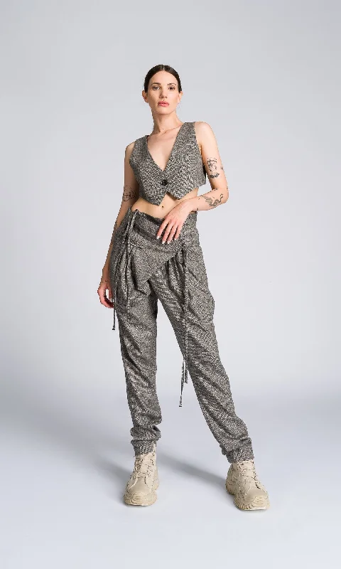 Two-piece Set of Tapered Pants and Cropped Suit Vest